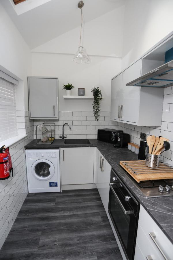 Cheerful 4-Bedroom Home In Sheffield Walkly Exterior foto